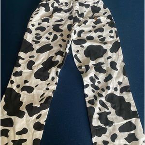 Cute COW print pants- cool buttons and fun angles! See pic for measurements 🐄